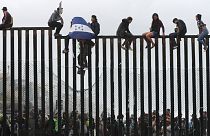 Δικαστικό «μπλόκο» στον Τραμπ για το άσυλο