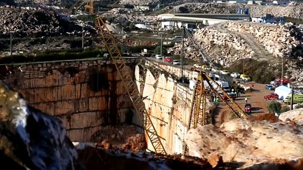 Estrada colapsa em Évora e faz pelo menos dois mortos Estrada colapsa em Évora e faz pelo menos dois mortos