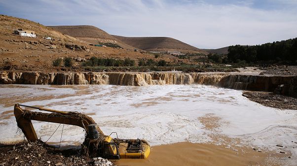 Suudi Arabistan'da bir aydır süren yağışların faturası ağır oldu: 35 ölü Suudi Arabistan'da bir aydır süren yağışların faturası ağır oldu: 35 ölü