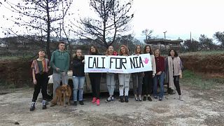 À Mati, en Grèce, la solidarité des jeunes avec les Californiens