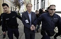 «Έσπασε» το βραχιολάκι ο υπόδικος τραπεζίτης Ζαν Κλοντ Όσβαλντ