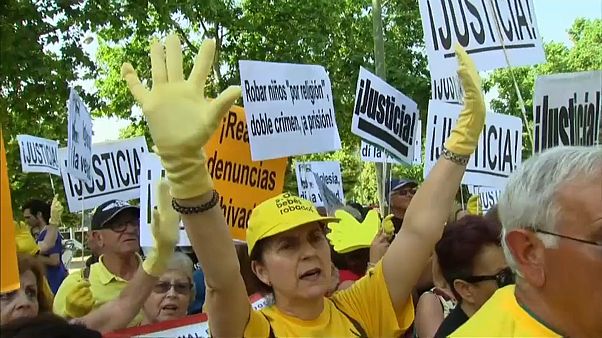 El Congreso aprueba la ley que permitirá juzgar los robos de bebés durante el franquismo El Congreso aprueba la ley que permitirá juzgar los robos de bebés durante el franquismo