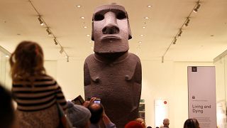 Los Rapa Nui en Londres para reclamar la devolución de su moai