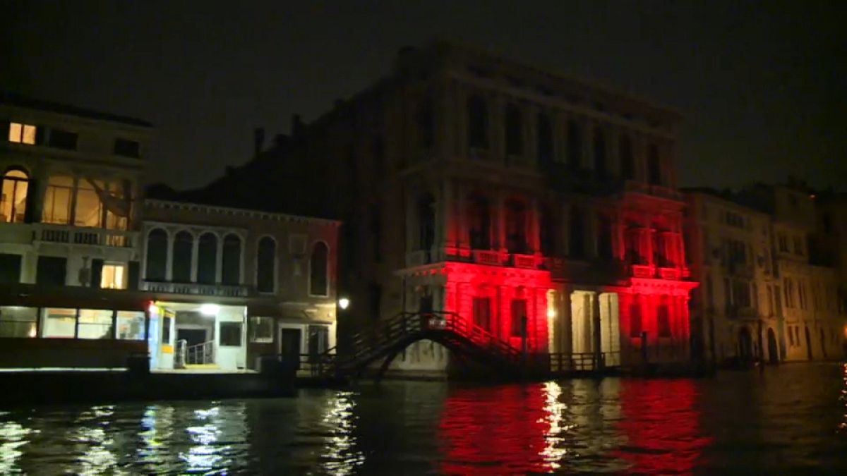 Venezia si tinge di rosso per i cristiani perseguitati