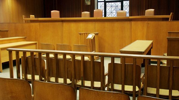 Δέκα χρόνια φυλακή σε καθαρίστρια για... απολυτήριο δημοτικού Δέκα χρόνια φυλακή σε καθαρίστρια για... απολυτήριο δημοτικού