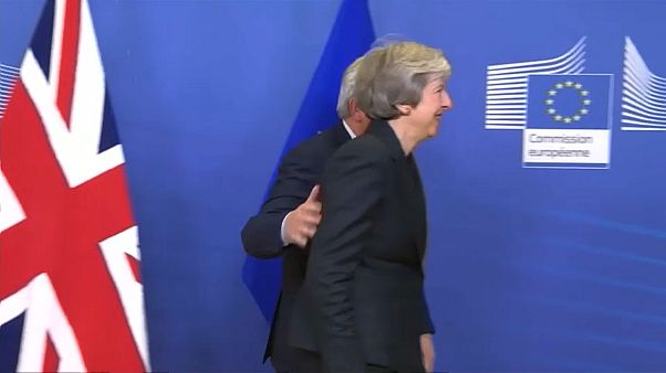 May feilt mit Juncker weiter am „Brexit“-Deal – aber "die Arbeit geht weiter" May feilt mit Juncker weiter am „Brexit“-Deal – aber "die Arbeit geht weiter"