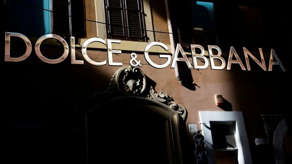 Dolce & Gabbana ırkçılık tartışmaları nedeniyle Şangay defilesini erteledi Dolce & Gabbana ırkçılık tartışmaları nedeniyle Şangay defilesini erteledi