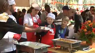 Celebrities serve Thanksgiving dinner to homeless people in LA