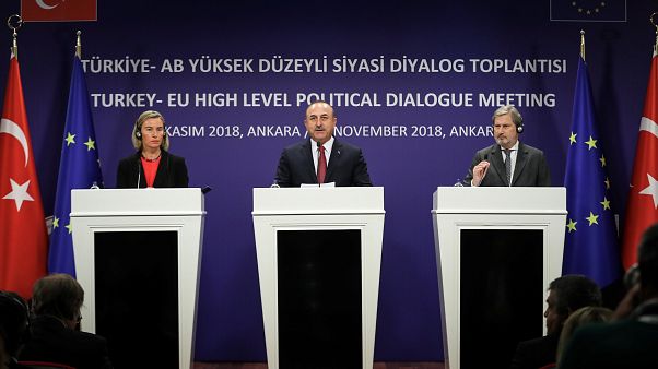 Ankara'da AB-Türkiye zirvesi: Türkiye'ye insan hakları eleştirisi Ankara'da AB-Türkiye zirvesi: Türkiye'ye insan hakları eleştirisi
