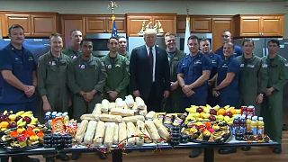 Трамп позавтракал с сотрудниками береговой охраны