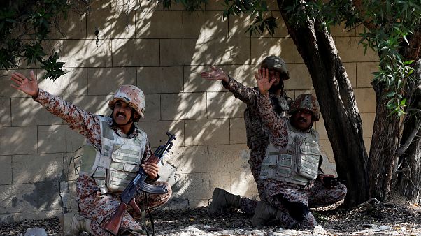 Pakistan'da kanlı cuma: Onlarca ölü ve yaralı Pakistan'da kanlı cuma: Onlarca ölü ve yaralı
