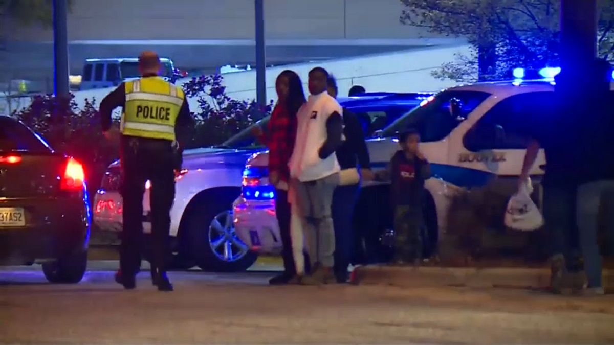 مقتل شخص في حادث إطلاق نار في متجر بولاية ألاباما الأميركية 
