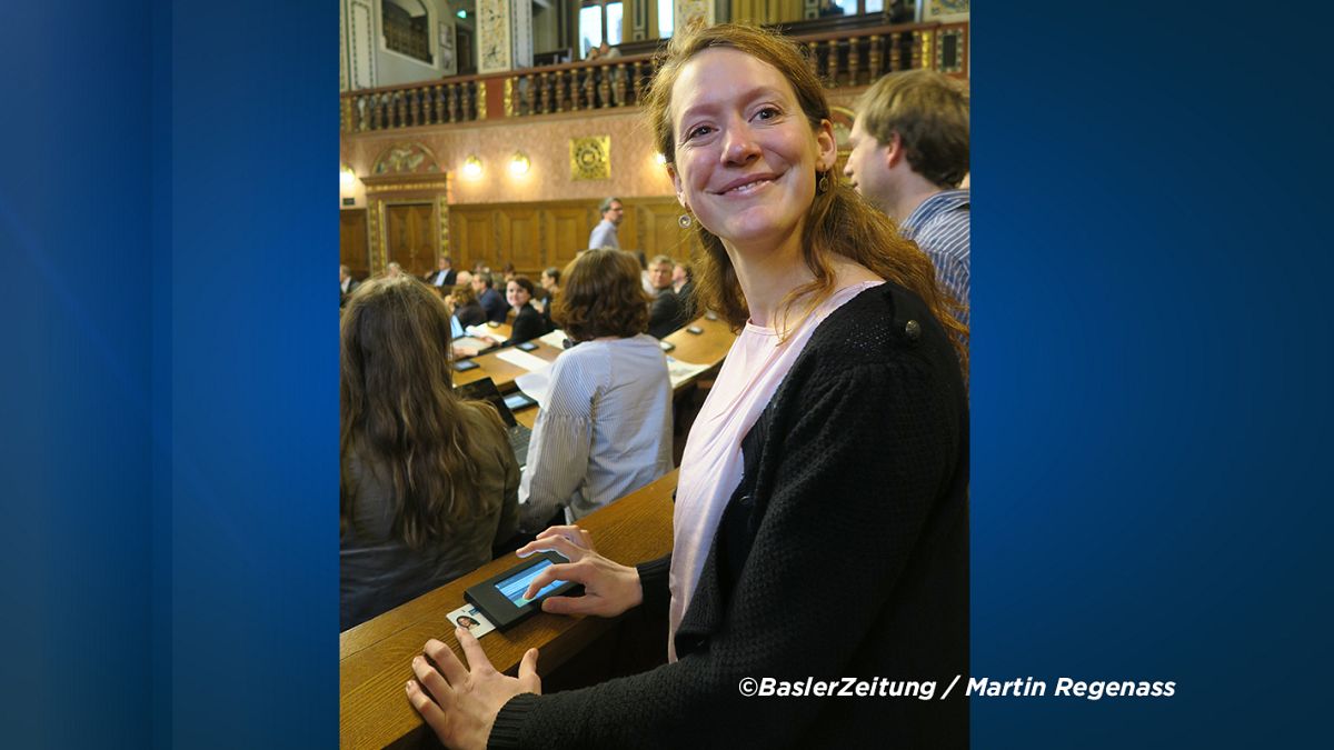 Tumult in Basel: Darf Politikerin mit 2 Monate altem Baby ins Parlament?
