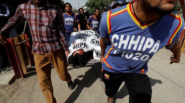 Separatistas paquistaneses atacam consulado da China em jornada sangrenta Separatistas paquistaneses atacam consulado da China em jornada sangrenta