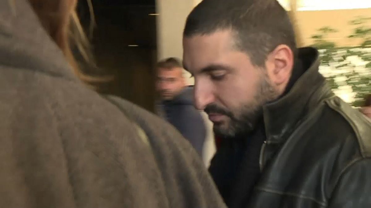 عازف البوق الفرنسي اللبناني إبراهيم معلوف أثناء دخوله المحكمة اليوم