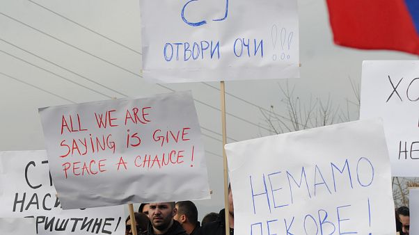 Сербы против косовских пошлин: "ЕС, открой глаза!" Сербы против косовских пошлин: "ЕС, открой глаза!"