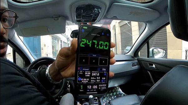 Paris'te turistlerden 247 euro isteyen korsan taksi şoförüne hapis cezası Paris'te turistlerden 247 euro isteyen korsan taksi şoförüne hapis cezası