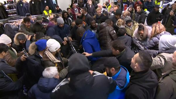 Megrohamozták az üzleteket Oslóban Megrohamozták az üzleteket Oslóban