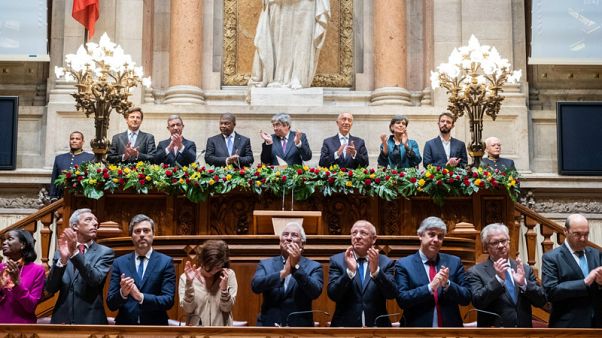O Presidente de Angola aplaudido na Assembleia da República Portuguesa O Presidente de Angola aplaudido na Assembleia da República Portuguesa