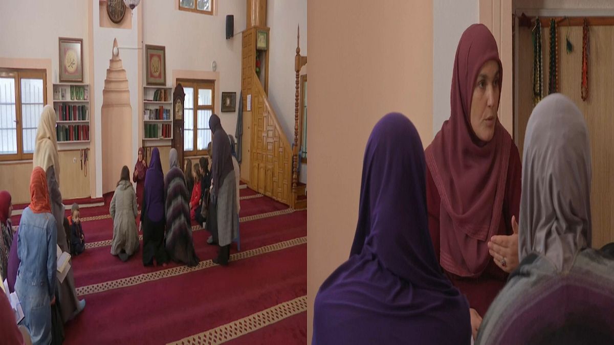 في تحد للتقاليد.. نساء كوسوفو يقبلن بشدة على المدارس الإسلامية
