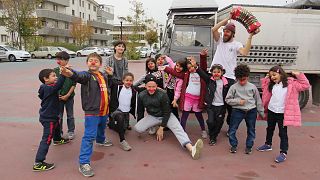 Gezgin sirk gösterisi GoHappy çocukları mutlu etmeyi amaçlıyor