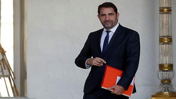 رجل يهدد بتفجير قنبلة يدوية في غرب فرنسا رجل يهدد بتفجير قنبلة يدوية في غرب فرنسا