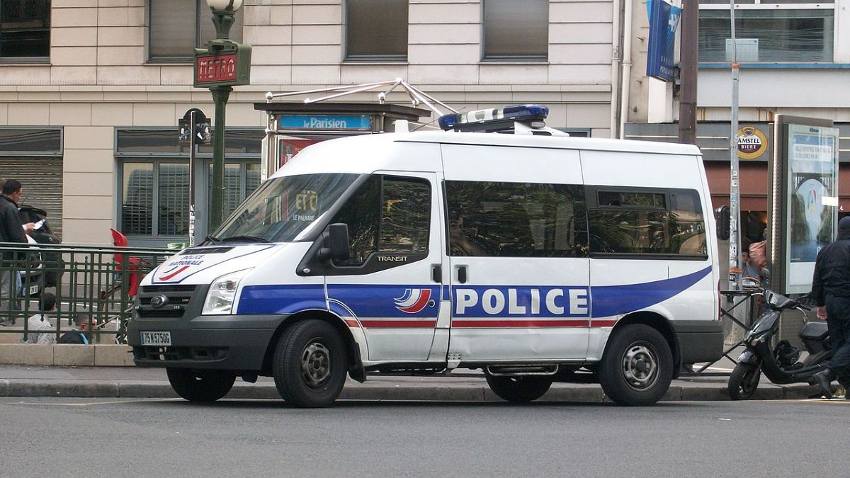 Fransa'da el bombalı gösterici Macron ile görüşme talep etti