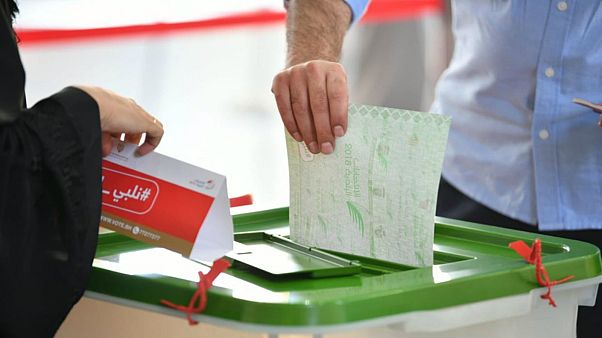 البحرين: إنطلاق التصويت في الانتخابات البرلمانية وسط دعوة المعارضة للمقاطعة البحرين: إنطلاق التصويت في الانتخابات البرلمانية وسط دعوة المعارضة للمقاطعة