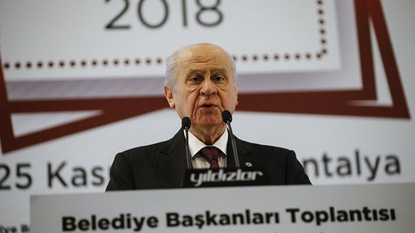 Erdoğan'dan üç büyükşehirde aday göstermeyeceklerini açıklayan Bahçeli'ye teşekkür Erdoğan'dan üç büyükşehirde aday göstermeyeceklerini açıklayan Bahçeli'ye teşekkür
