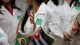 Brezilya'dan ülkelerine çağrılan 11 bin Kübalı doktorun yerine atama