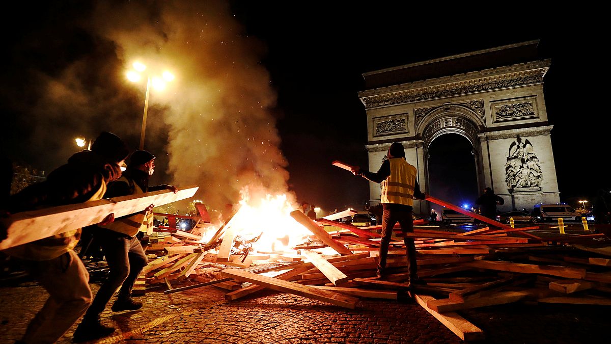 Proteste in Paris: Krawalle bis in die Nacht