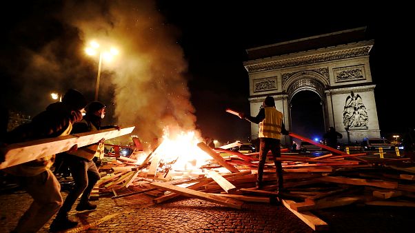 Proteste in Paris: Krawalle bis in die Nacht Proteste in Paris: Krawalle bis in die Nacht