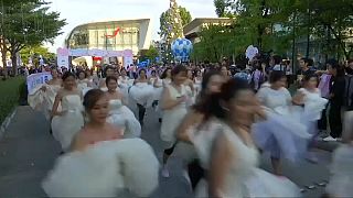 A Bangkok la tradizionale "Corsa delle Spose"