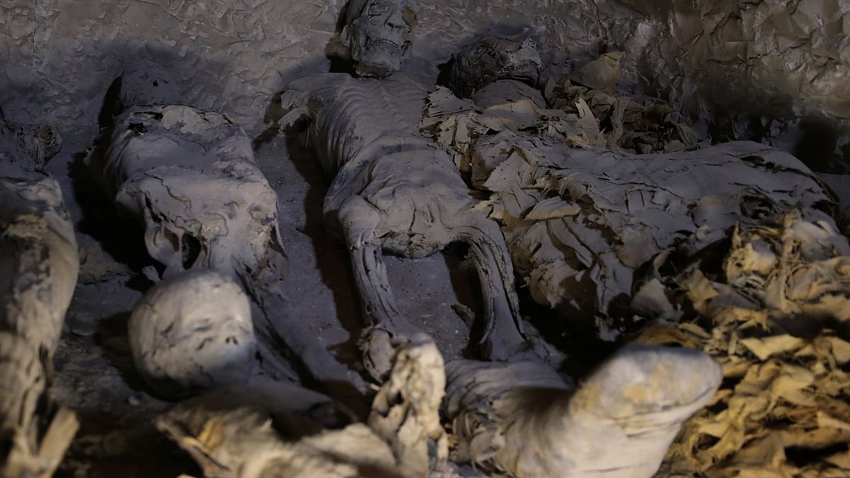 Autoridades egípcias revelam a descoberta de novos sarcófagos