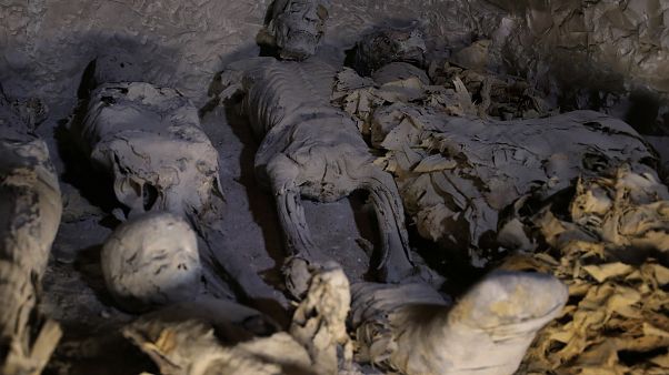 Autoridades egípcias revelam a descoberta de novos sarcófagos Autoridades egípcias revelam a descoberta de novos sarcófagos