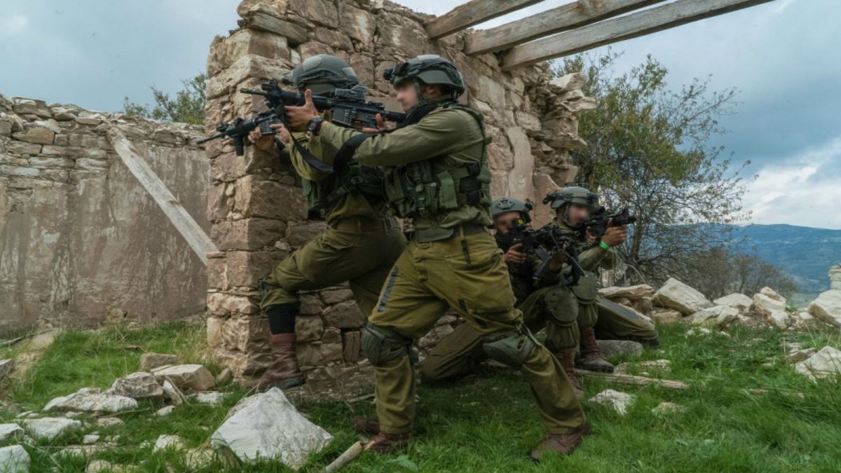 شاهد: الجيش الإسرائيلي يحاكي القتال مع حماس وحزب الله استعدادا لحالات الطوارئ والحرب