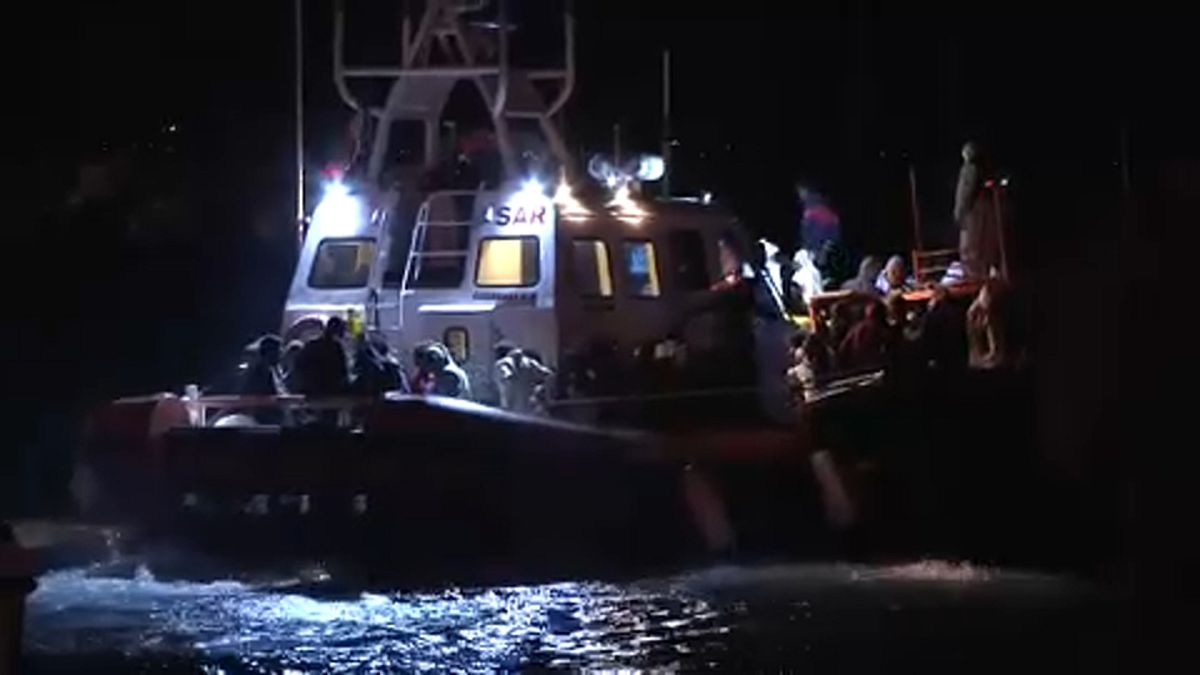 Στη Σικελία σκάφος με 236 μετανάστες