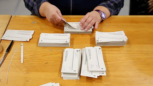 İsviçre'de inek boynuzları ve iç hukuk için yapılan referandum sonuçlandı İsviçre'de inek boynuzları ve iç hukuk için yapılan referandum sonuçlandı
