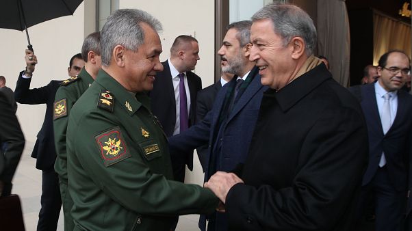 Halep'e kimyasal saldırı iddiasının ardından Türk ve Rus bakanlardan telefon görüşmesi Halep'e kimyasal saldırı iddiasının ardından Türk ve Rus bakanlardan telefon görüşmesi
