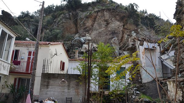 Λέσβος: Εκκενώθηκαν σπίτια στο Πλωμάρι λόγω κατολισθήσεων Λέσβος: Εκκενώθηκαν σπίτια στο Πλωμάρι λόγω κατολισθήσεων