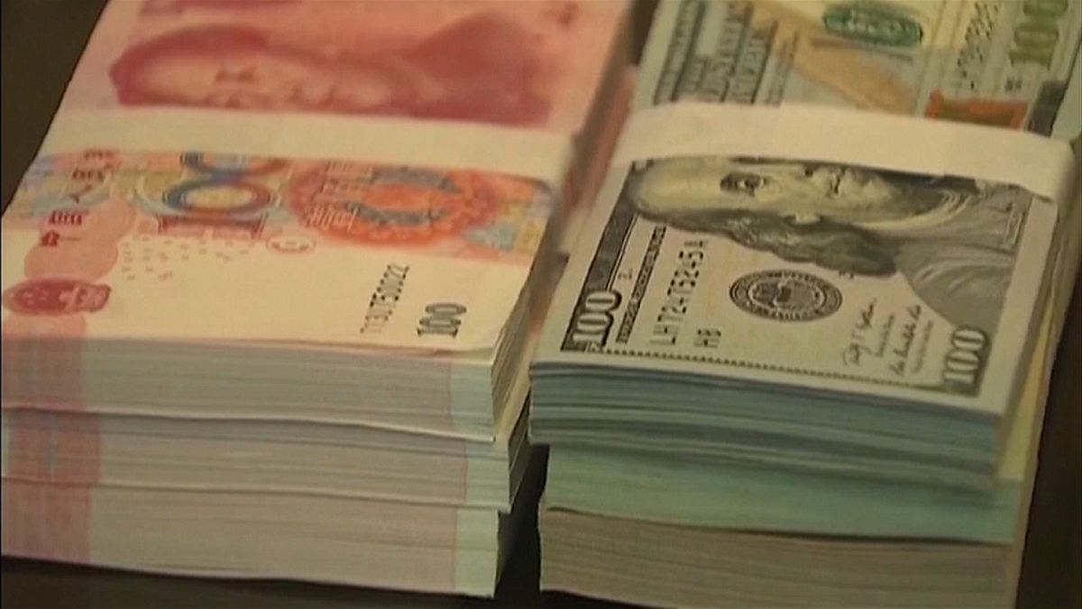 خبراء: أيام الدولار أصبحت معدودة.. فهل تحل العملة الصينية مكانه كعملة احتياطية؟