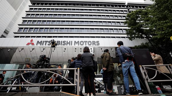 Nissan'dan sonra Mitsubishi de yolsuzluk suçlamasıyla tutuklanan CEO Carlos Ghosn'u kovdu Nissan'dan sonra Mitsubishi de yolsuzluk suçlamasıyla tutuklanan CEO Carlos Ghosn'u kovdu