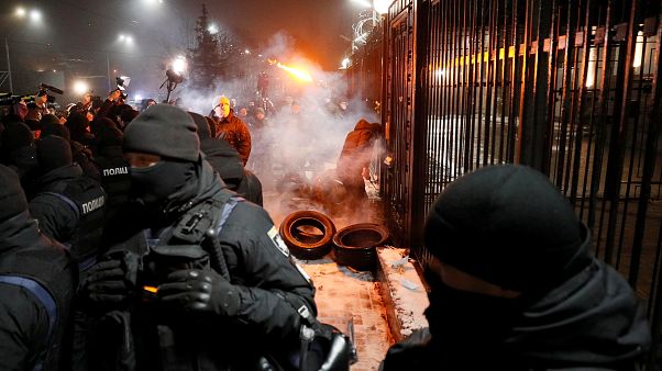 Акции протеста у российских дипмиссий Акции протеста у российских дипмиссий