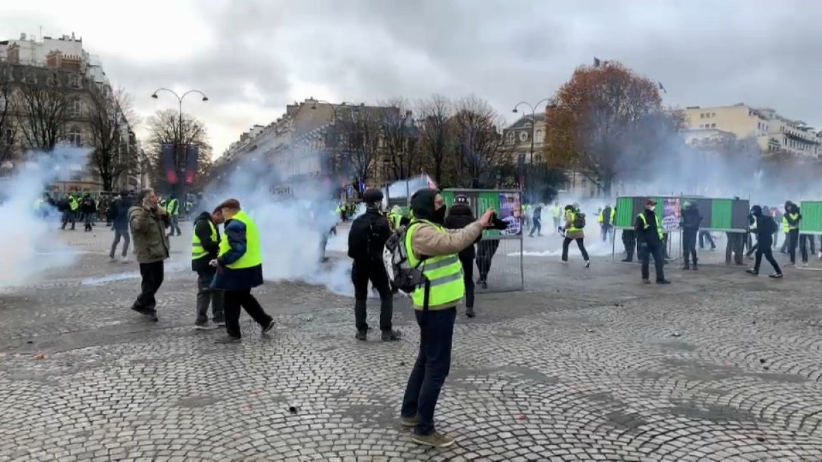 French Finance Minister to meet retailers amid "Yellow Vest" protest disruption fears. 