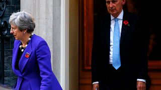 Brexit: May widerspricht Prognosen des Finanzministers Hammond