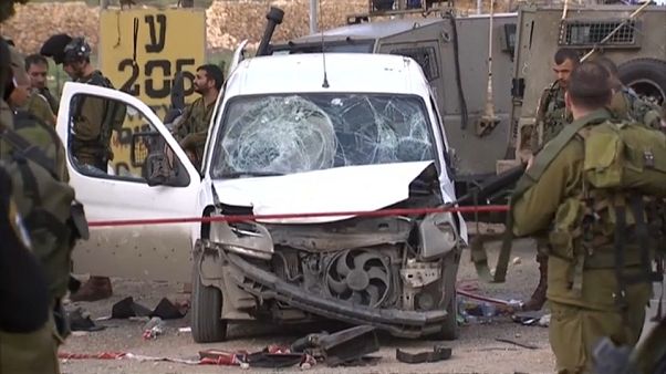 مقتل فلسطيني أصاب 3 جنود إسرائيليين في عملية دهس بسيارة ببيت لحم مقتل فلسطيني أصاب 3 جنود إسرائيليين في عملية دهس بسيارة ببيت لحم