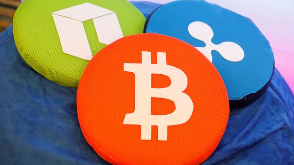 بِتكوين تواصل تراجعها مع استئناف البيع في العملات المشفرة بِتكوين تواصل تراجعها مع استئناف البيع في العملات المشفرة