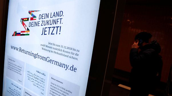 La Germania offre fino a 3mila euro ai profughi che accettano di tornare nel loro paese La Germania offre fino a 3mila euro ai profughi che accettano di tornare nel loro paese