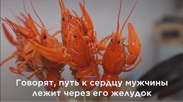 Флорист из Челябинска делает букеты из колбасок и раков Флорист из Челябинска делает букеты из колбасок и раков