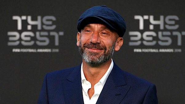 مهاجم إيطاليا الأسبق فيالي يكشف عن معركته مع السرطان مهاجم إيطاليا الأسبق فيالي يكشف عن معركته مع السرطان